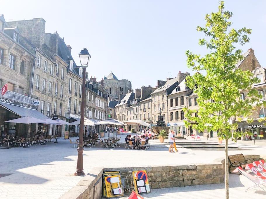 Nouveau ** Le Raffine Au Coeur De Guingamp ** Parking Exterior foto