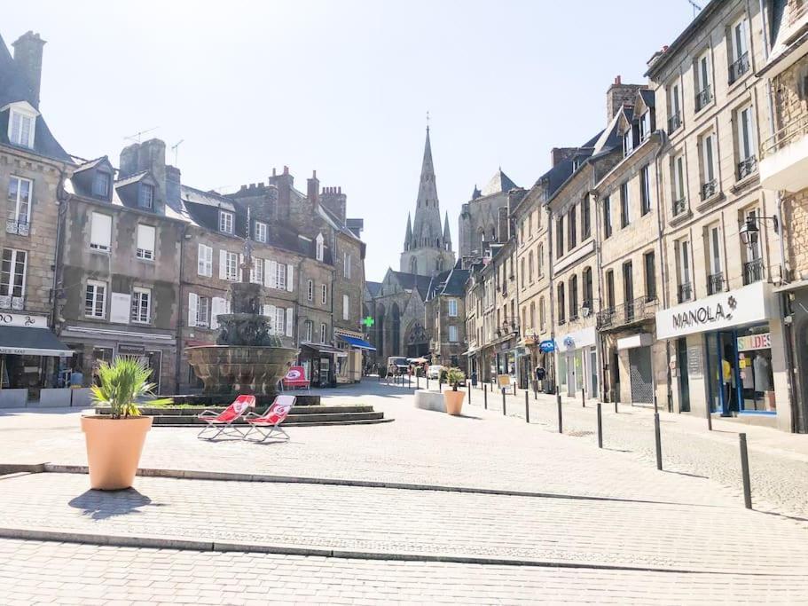 Nouveau ** Le Raffine Au Coeur De Guingamp ** Parking Exterior foto